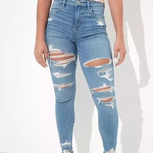 Curvy Ripped Hi-Rise Jegging
